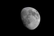 la lune et ses cratères